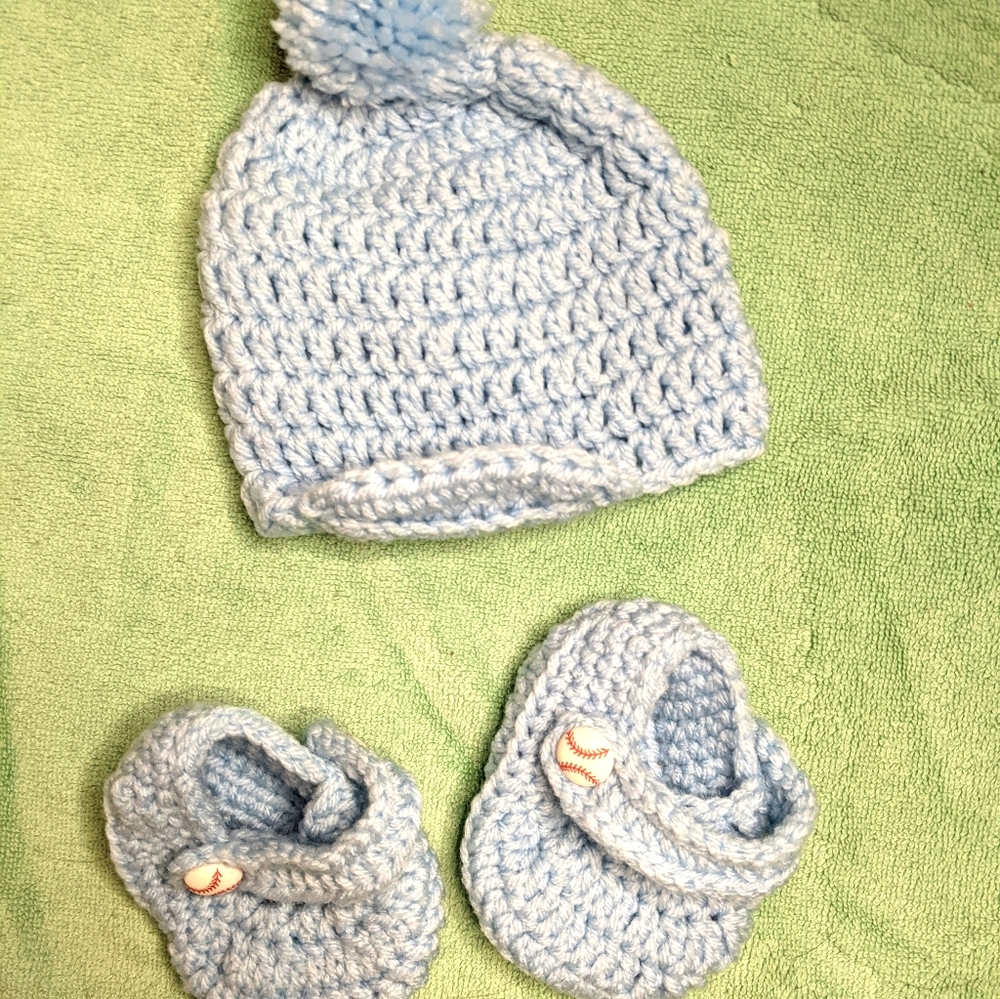 Light blue baby hat and booties